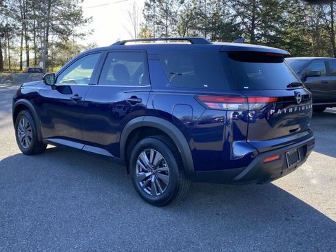 Used 2025 Nissan Pathfinder SV image 5