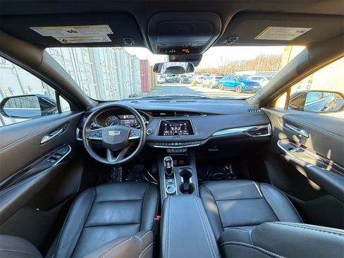 Used 2022 Cadillac XT4 Luxury w/ Cold Weather Package image 22