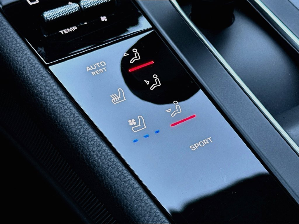 Certified 2026 Porsche Macan AWD/4WD image 23