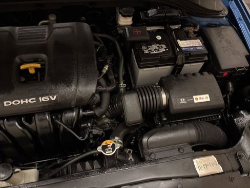 Used 2017 Hyundai Elantra Limited image 23