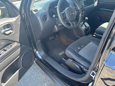 Used 2014 Jeep Patriot Latitude FWD image 9