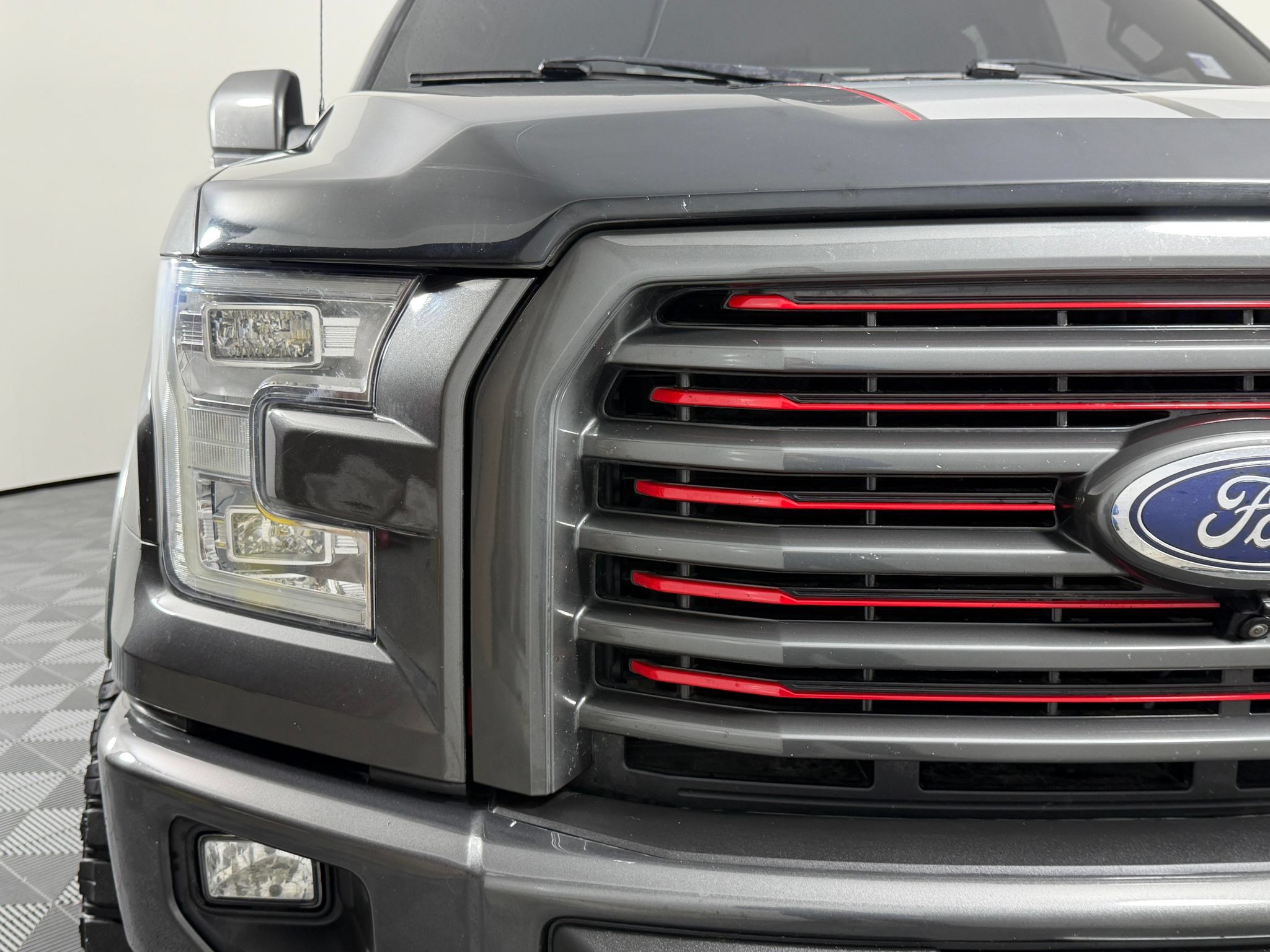 Used 2017 Ford F150 Lariat w/ Equipment Group 502A Luxury AWD/4WD image 4