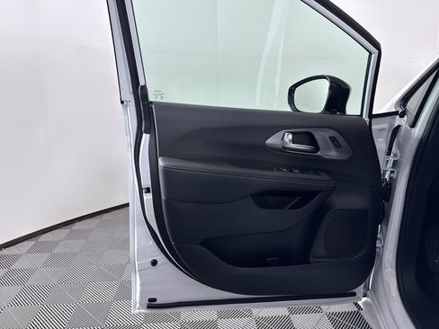 New 2026 Chrysler Pacifica Select image 26