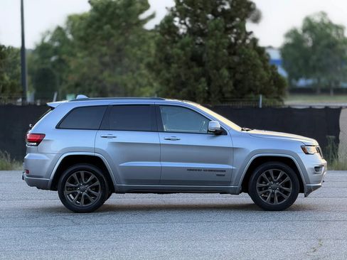 Used 2017 Jeep Grand Cherokee Limited 75th Anniversary AWD/4WD image 7