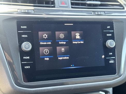 Used 2023 Volkswagen Tiguan SE w/ Panoramic Sunroof Package FWD image 12