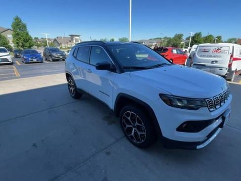Used 2025 Jeep Compass Limited AWD/4WD image 4