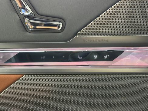 Used 2024 BMW i7 xDrive60 w/ Premium Package image 18