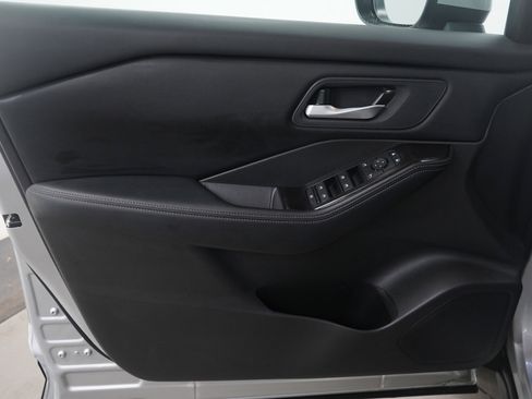 Used 2025 Nissan Rogue SV AWD/4WD image 20