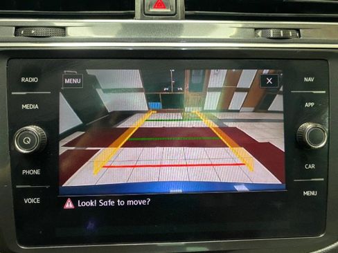 Used 2018 Volkswagen Tiguan SEL image 30