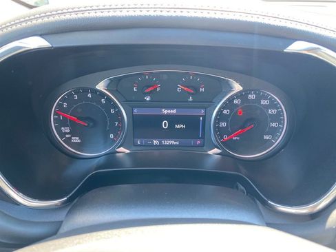 Used 2025 Chevrolet Blazer LT FWD image 2