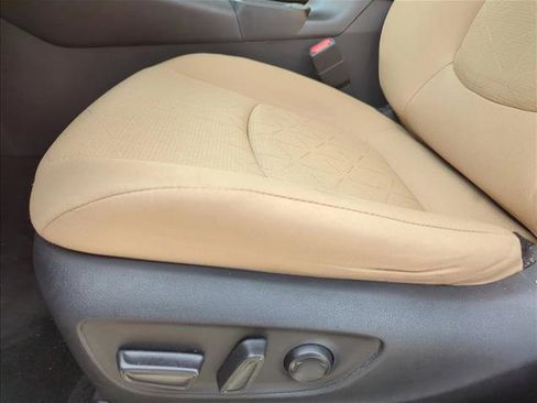 Used 2021 Toyota RAV4 XLE FWD image 10