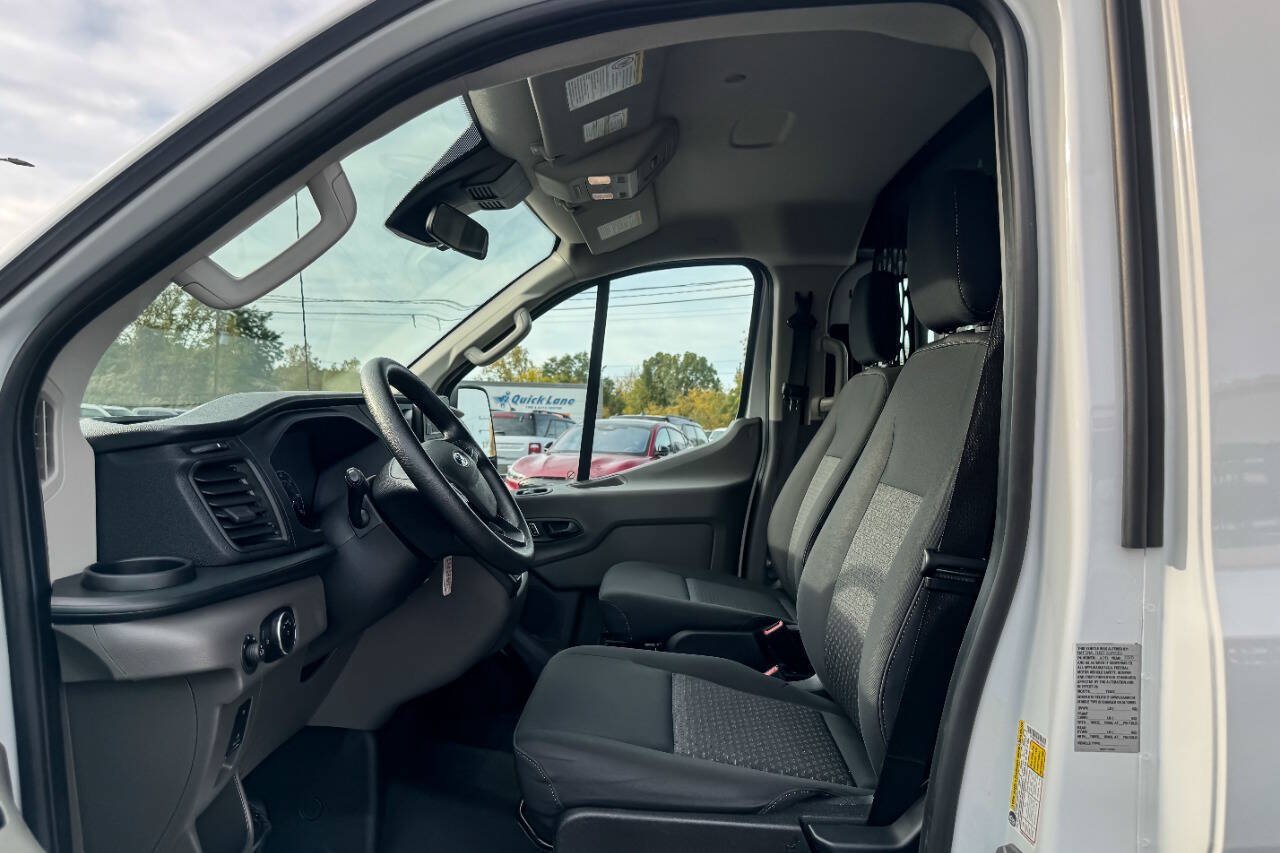 Used 2025 Ford Transit 250 Low Roof RWD image 17