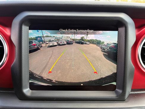 Used 2022 Jeep Wrangler Unlimited Rubicon AWD/4WD image 35
