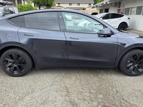 Used 2024 Tesla Model Y Long Range AWD/4WD image 4