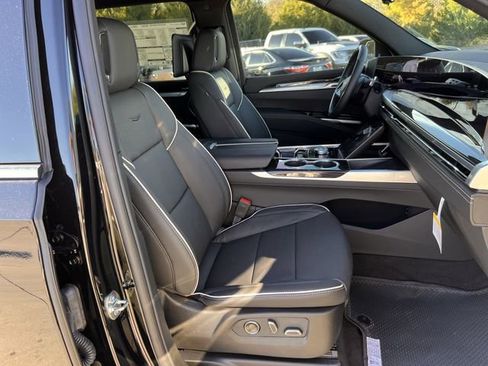 New 2026 Cadillac Escalade ESV Luxury image 24