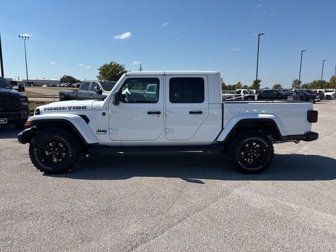 New 2025 Jeep Gladiator Sport image 2
