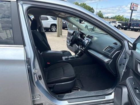 Used 2018 Subaru Outback 2.5i Premium AWD/4WD image 12