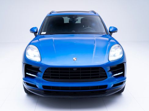 Certified 2021 Porsche Macan image 6