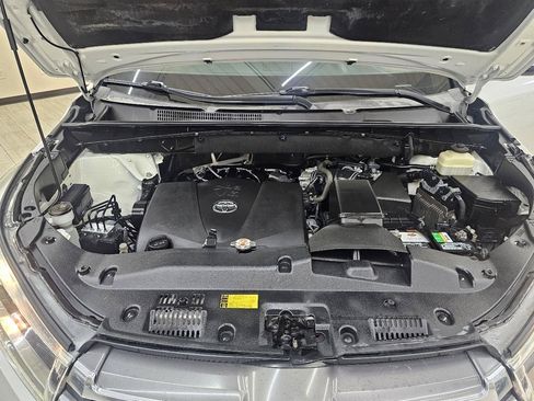 Used 2019 Toyota Highlander Limited Platinum FWD image 43