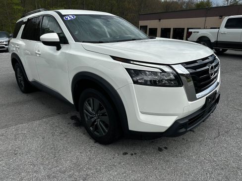 Used 2023 Nissan Pathfinder SV AWD/4WD image 5