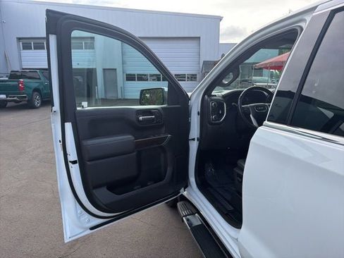 Used 2022 GMC Sierra 1500 SLT w/ SLT Convenience Package AWD/4WD image 9