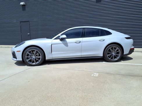 Used 2024 Porsche Panamera RWD image 2