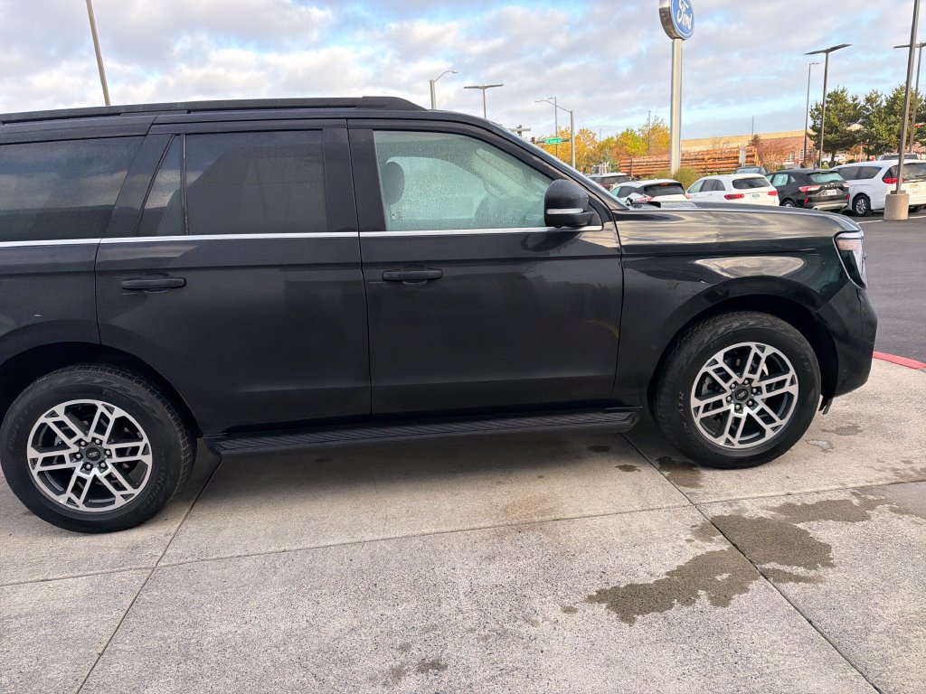 Used 2025 Ford Expedition Active AWD/4WD image 5