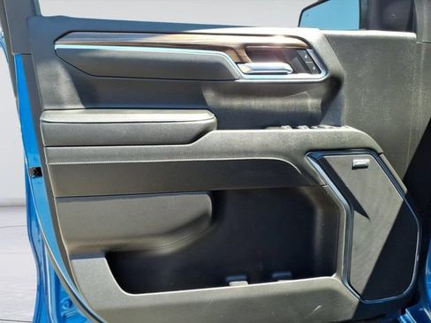 Used 2024 Chevrolet Silverado 1500 LT Trail Boss w/ LT Trail Boss Premium Package AWD/4WD image 12