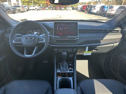 New 2025 Jeep Compass Latitude w/ Sun & Sound Group image 13