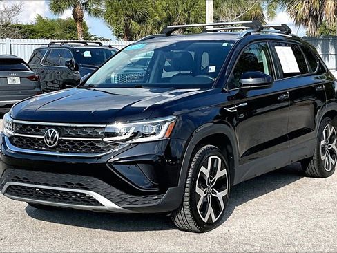 Certified 2022 Volkswagen Taos SEL image 9