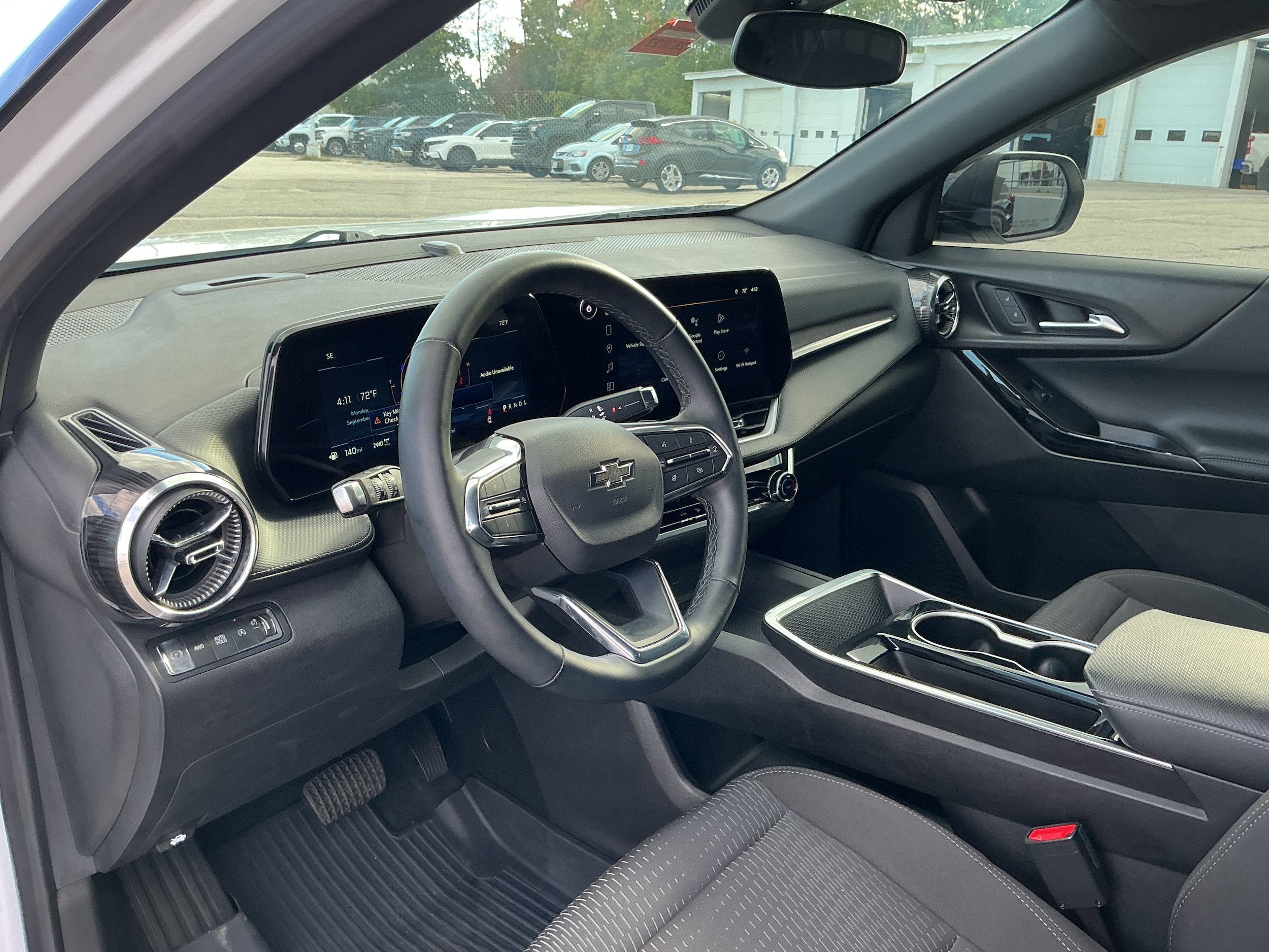 Used 2025 Chevrolet Equinox LT w/ Midnight Edition AWD/4WD image 9