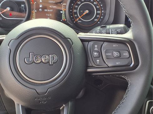 Certified 2026 Jeep Wrangler Unlimited Rubicon AWD/4WD image 6