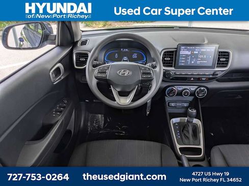 Certified 2025 Hyundai Venue SE FWD image 16