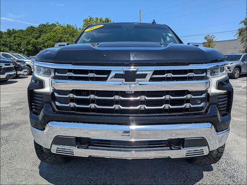 Used 2022 Chevrolet Silverado 1500 LTZ w/ Technology Package AWD/4WD image 9
