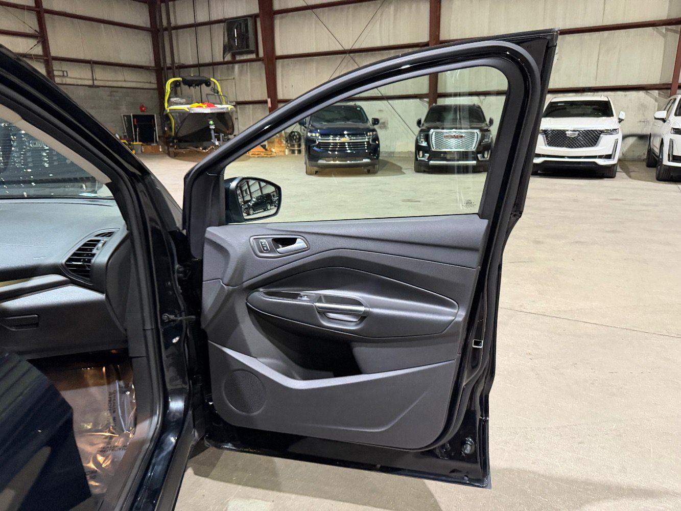 Used 2017 Ford Escape SE w/ Equipment Group 201A FWD image 24
