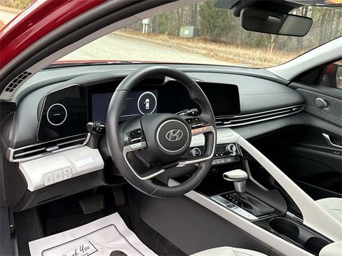 Used 2023 Hyundai Elantra Limited image 11