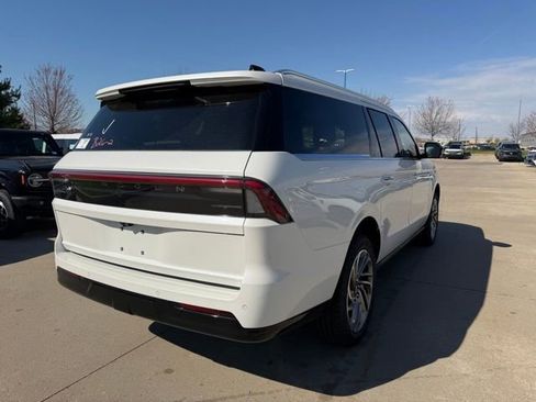 New 2026 Lincoln Navigator L Reserve AWD/4WD image 4