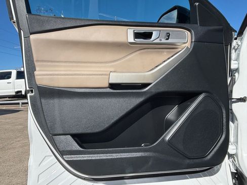Used 2023 Ford Explorer Limited image 14