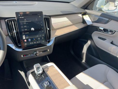 New 2026 Volvo XC90 T8 Plus w/ Protection Package Premier AWD/4WD image 24