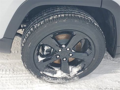 New 2025 Jeep Grand Cherokee L Altitude image 5