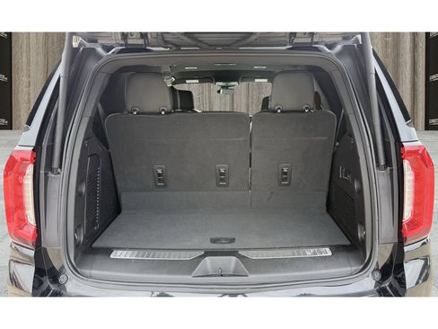 Used 2023 GMC Yukon Denali RWD image 9