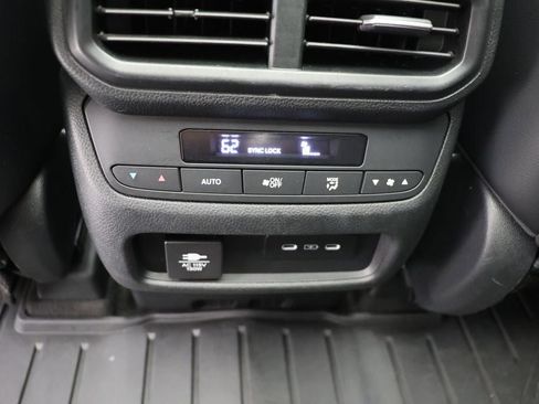 Used 2024 Honda Pilot TrailSport image 15