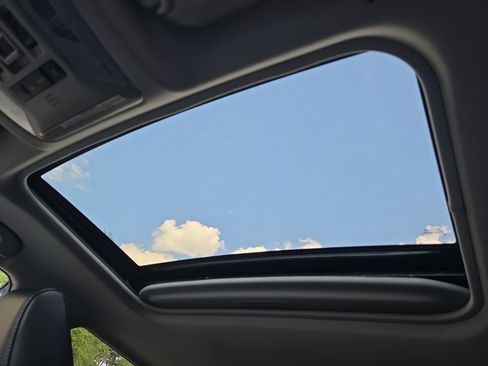 Used 2021 Toyota RAV4 XLE Premium FWD image 29