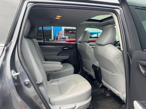 Used 2023 Toyota Highlander Limited AWD/4WD image 10