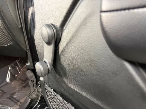 Used 2021 Jeep Wrangler Sport AWD/4WD image 32