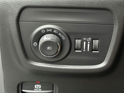 New 2025 Jeep Grand Cherokee L Limited w/ Luxury Tech Group II image 35