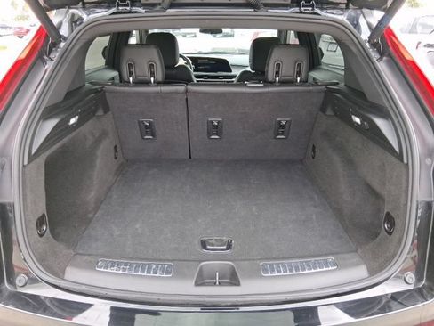 Used 2025 Cadillac XT4 Premium Luxury FWD image 6