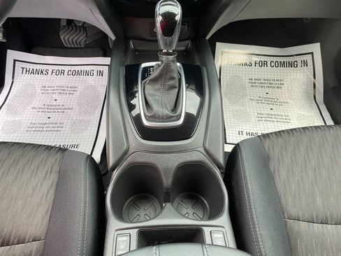 Used 2018 Nissan Rogue SV w/ Premium Package image 23