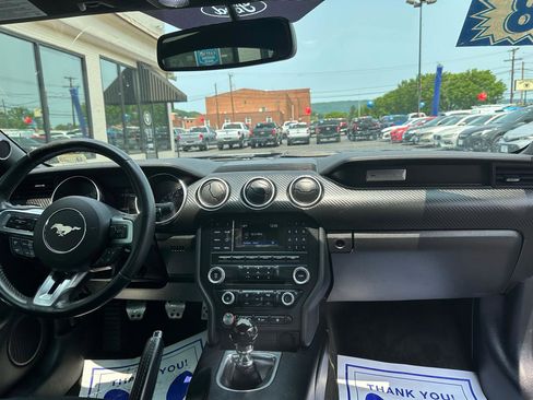 Used 2018 Ford Mustang Coupe RWD image 9