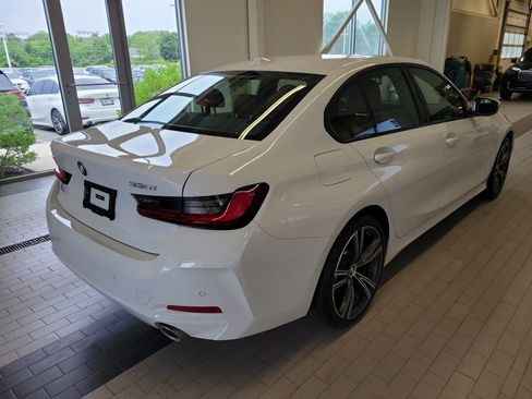 Used 2023 BMW 330i xDrive Sedan w/ Premium Package AWD/4WD image 5